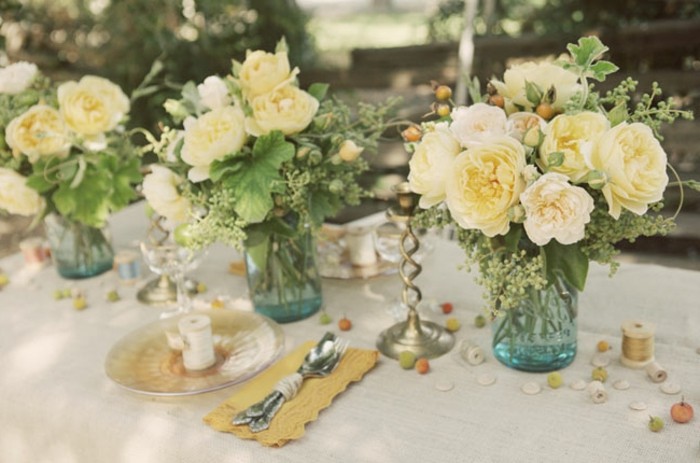 Esküvői asztaldísz-sok virág