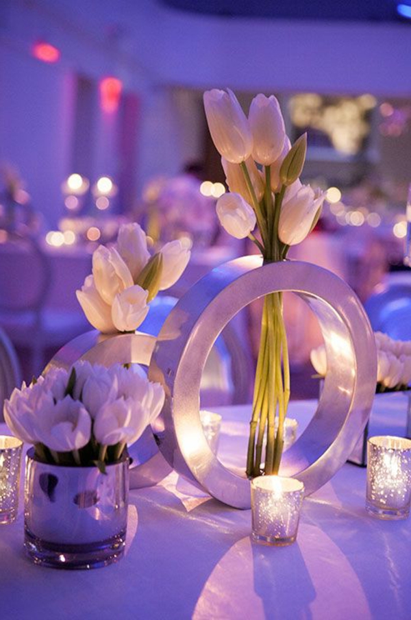 Hochzeitsdeko kattaukseen tulppaania-in-White