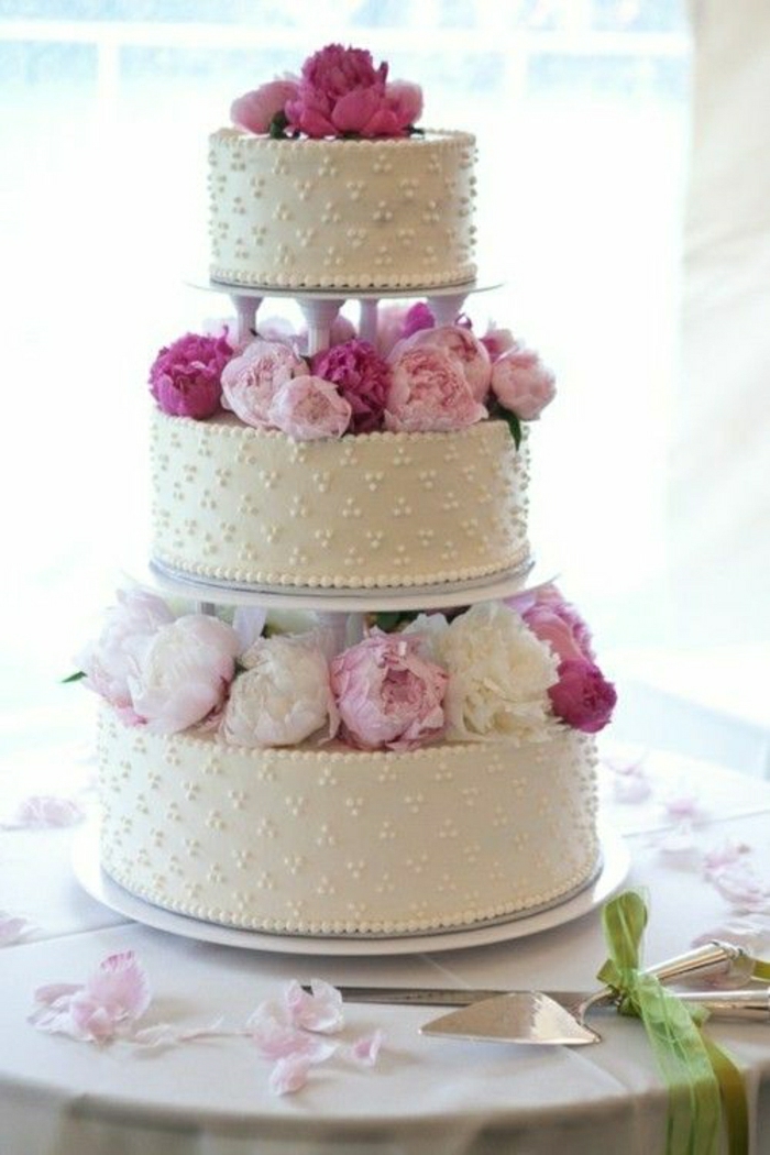 Γαμήλια τούρτα διακόσμηση λουλουδιών