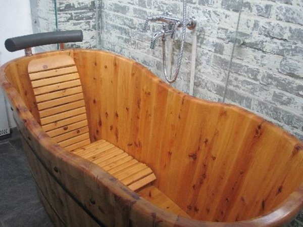 Ξύλινη μπανιέρα μοντέρνο μπάνιο ιδέα του σχεδιασμού