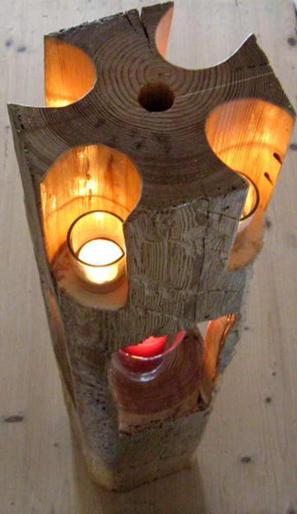Decoración del tronco de troncos: muchas velas