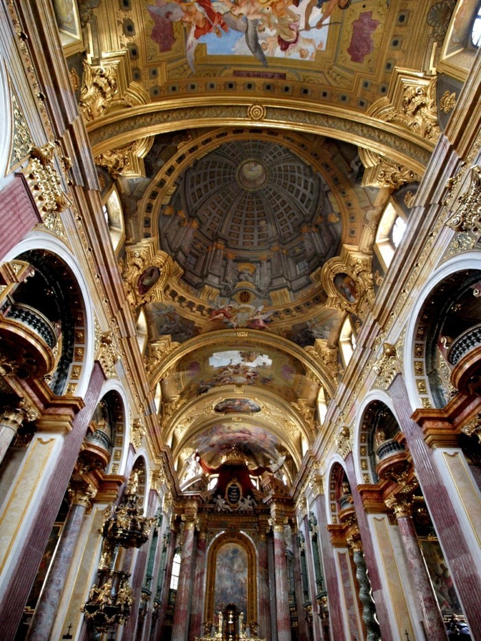 כנסיית הישועים בוינה-אוסטריה-ייחודי-בארוק אדריכלות