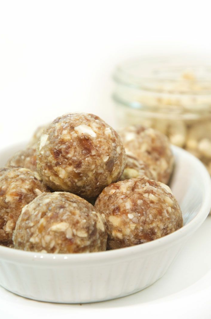 काजू-नारियल गेंदों-शाकाहारी-कच्चे लस मुक्त-Sugarfree