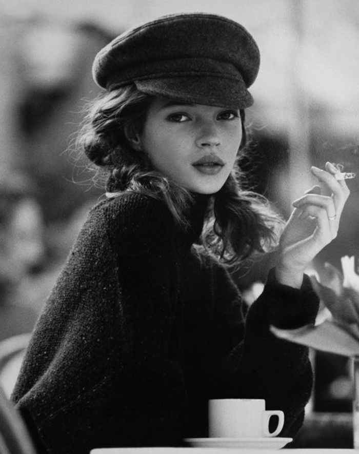 Supermodelo Kate Moss cigarrillo de la boina del casquillo del café chic-bella