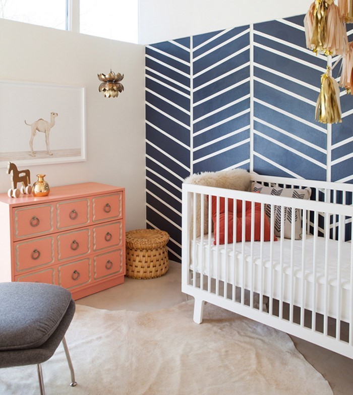 δωμάτιο make-μωρού για παιδιά με-ένα-μπλε-τοίχο