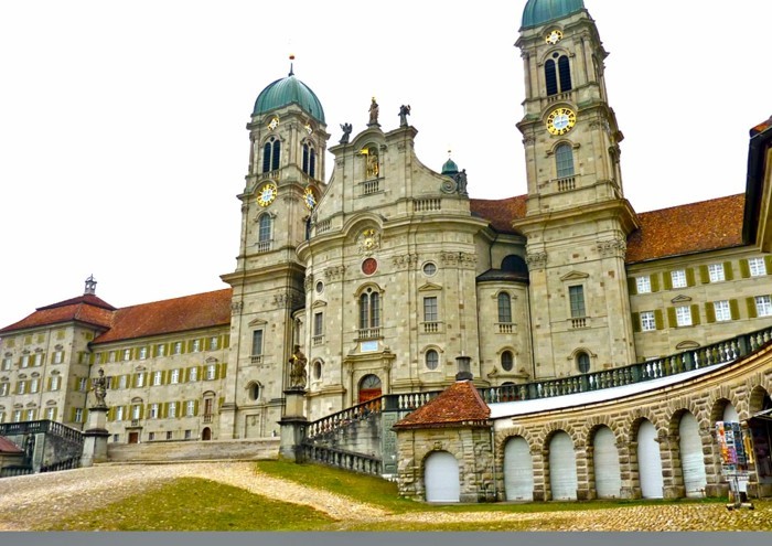 Luostari Einsiedeln-Schwitzerland barokkityylinen arkkitehtuuri