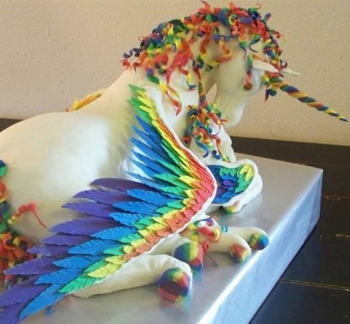 蛋糕为孩子生日很酷的想法与麒麟彩翼