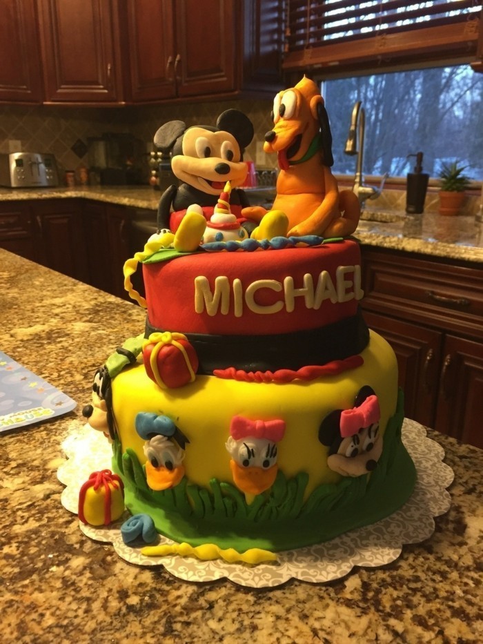 蛋糕与迪斯尼主题儿童生日