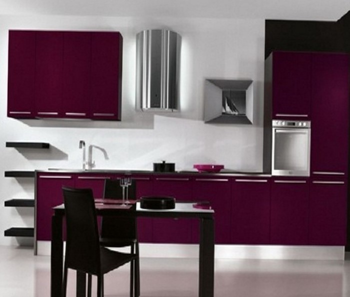 cocina-en-púrpura-set-a-moderna-interior