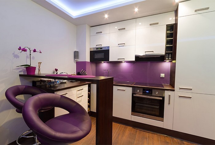 cocina-en-púrpura-set-a-moderna-diseño