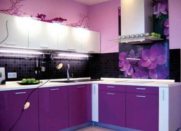 cocina-en-púrpura-set-a-magnífico-diseño