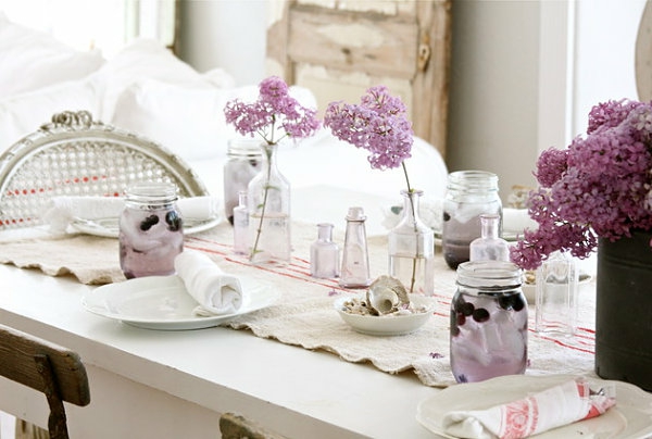 复古设计别致的浪漫装饰的紫色，淡紫色，白色表木