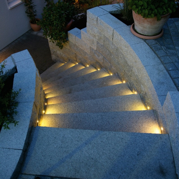 Led φώτα-on-the-όροφο σκάλες