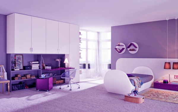 Purple-тийнейджърката спалня-бюро