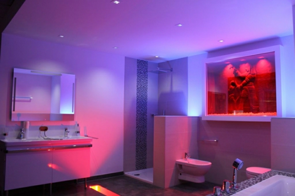 Purple-ултра-пра-интериорен дизайн в осветлението на тавана баня