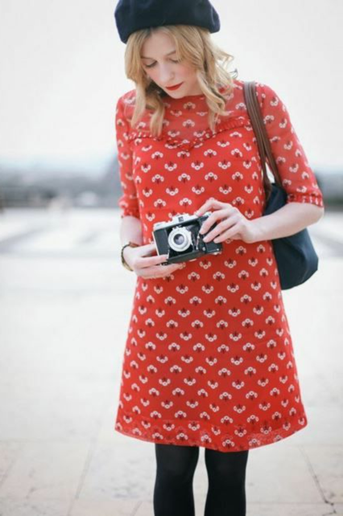 Filles Chic Français robe rouge modèle chapeau classique béret noir appareil photo