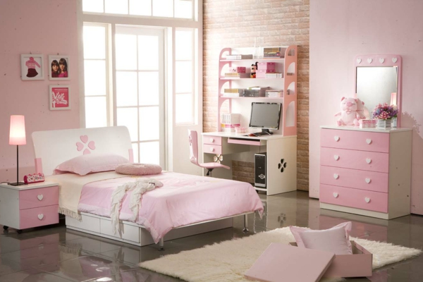 Момичета стая в розово