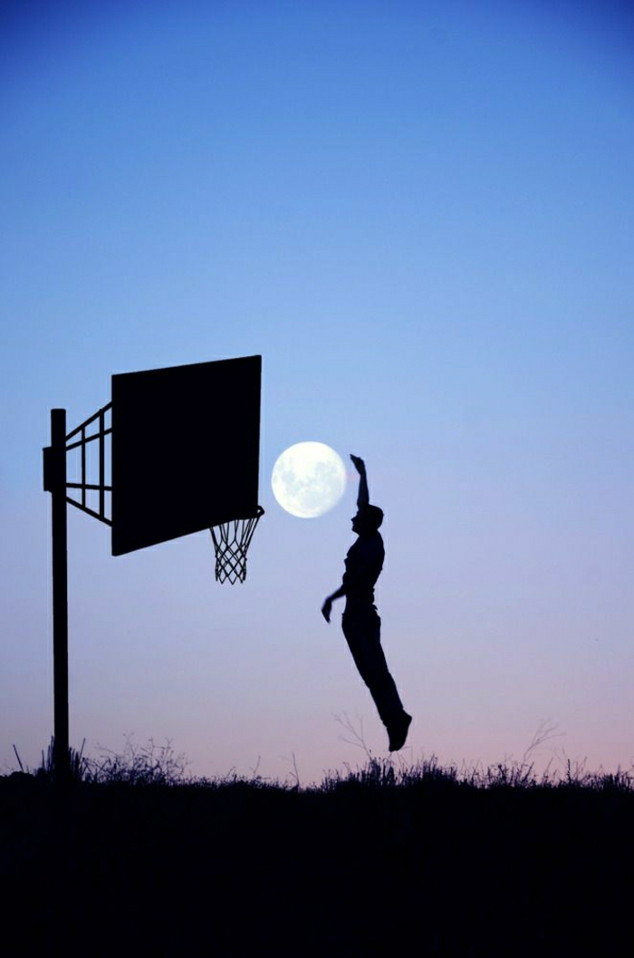 jugar al baloncesto masculino-moon