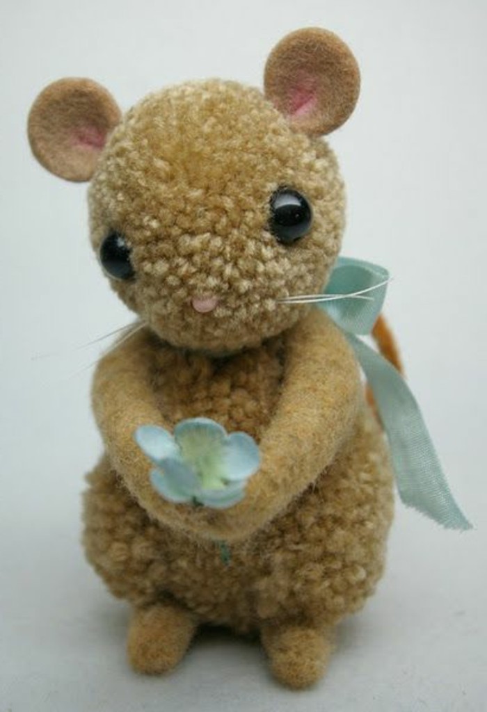 עכבר טינקר-עם-קטן-פרחים