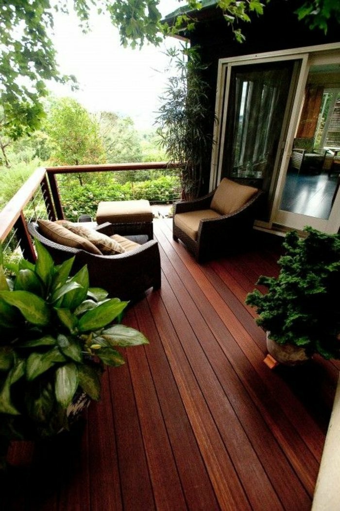 Mi-hermosa-jardín-y-balcón-con-para piso de madera