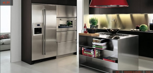 现代不锈钢厨房两张照片 - 设计精美