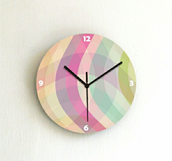 horloge avec-belle-super design avec de belles-couleurs-moderne mur