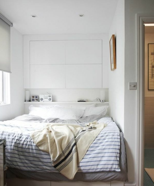 Diseño simple para cabecero y color blanco para un diseño original de dormitorio