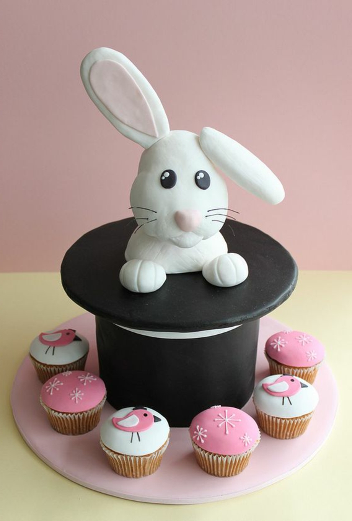 复活节兔子和松饼从复活节的方旦蛋糕蛋糕