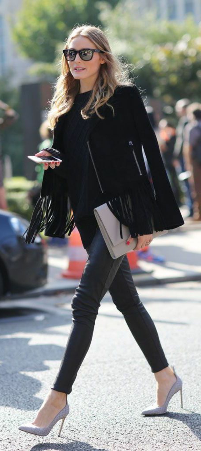 奥利维亚·巴勒莫短外套模型流苏的黑色皮裤