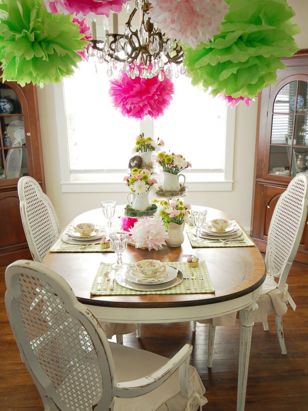 ξύλο τραπέζι-λευκό-πίνακες-λουλούδια-deco-υλικό-λουλούδι-βάζο