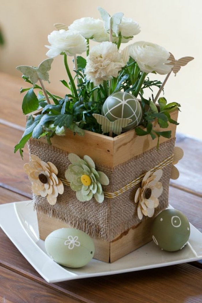 Дървена цветна кутия Великденска декорация с великденски яйца