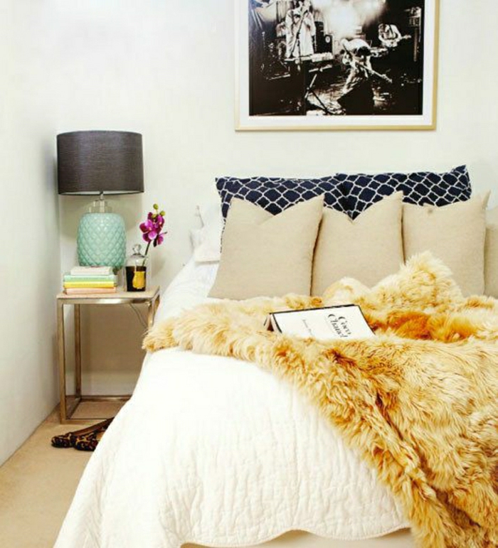 colcha de piel elegante dormitorio cojines de color beige