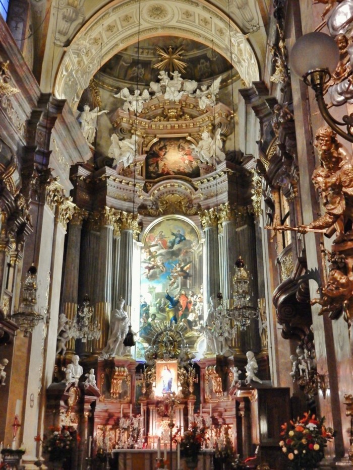 Pyhän Pietarin kirkko-in-Wien -Itävalta-barokkiarkkitehtuurista-ominaisuuksia