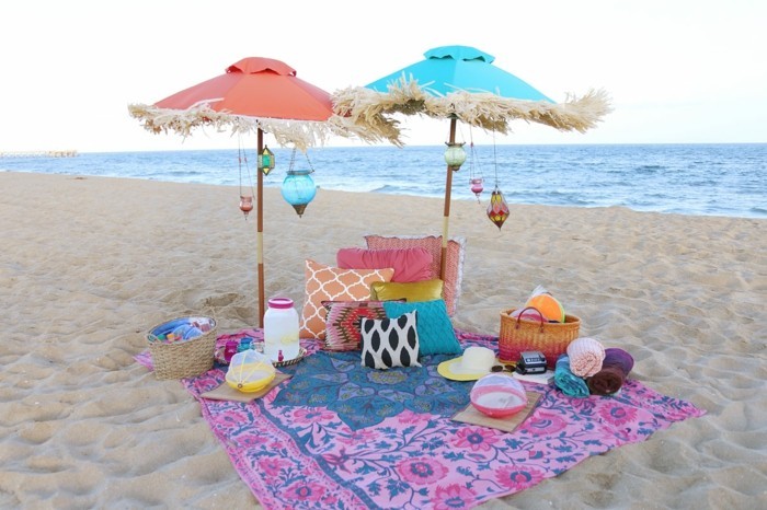 野餐上海滩与 - 双伞
