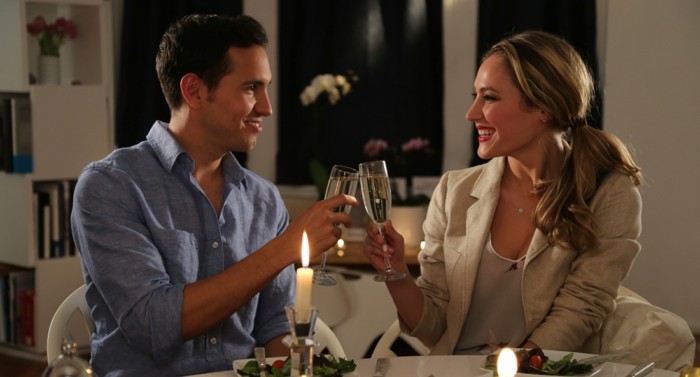 Романтична Брак Предложение на свещи и вино