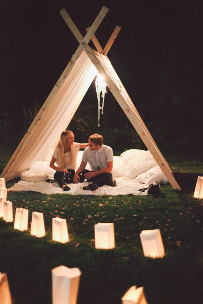 रोमांटिक शादी में एक-तम्बू
