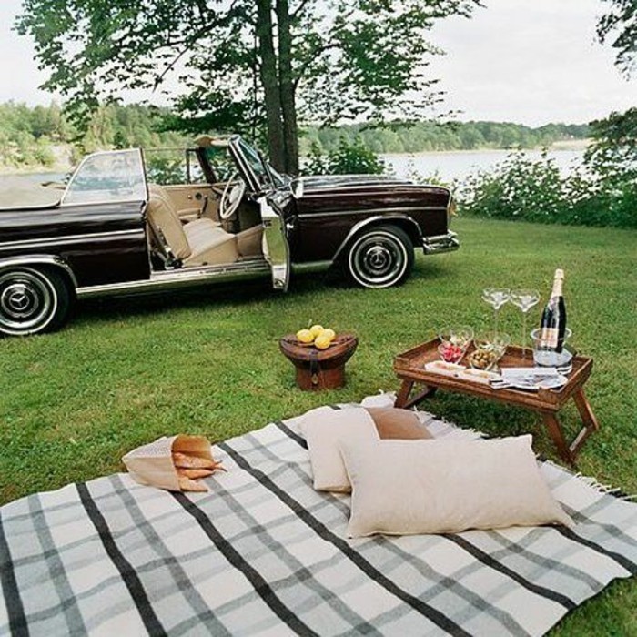 浪漫的野餐与复古车
