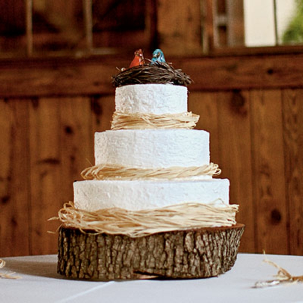 εορτασμός του ξύλινου γάμου - τριών επιπέδων πίτας