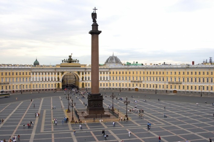 פטרסבורג חורף ארמון החורף ועמוד אלכסנדר - אדריכלות ייחודית