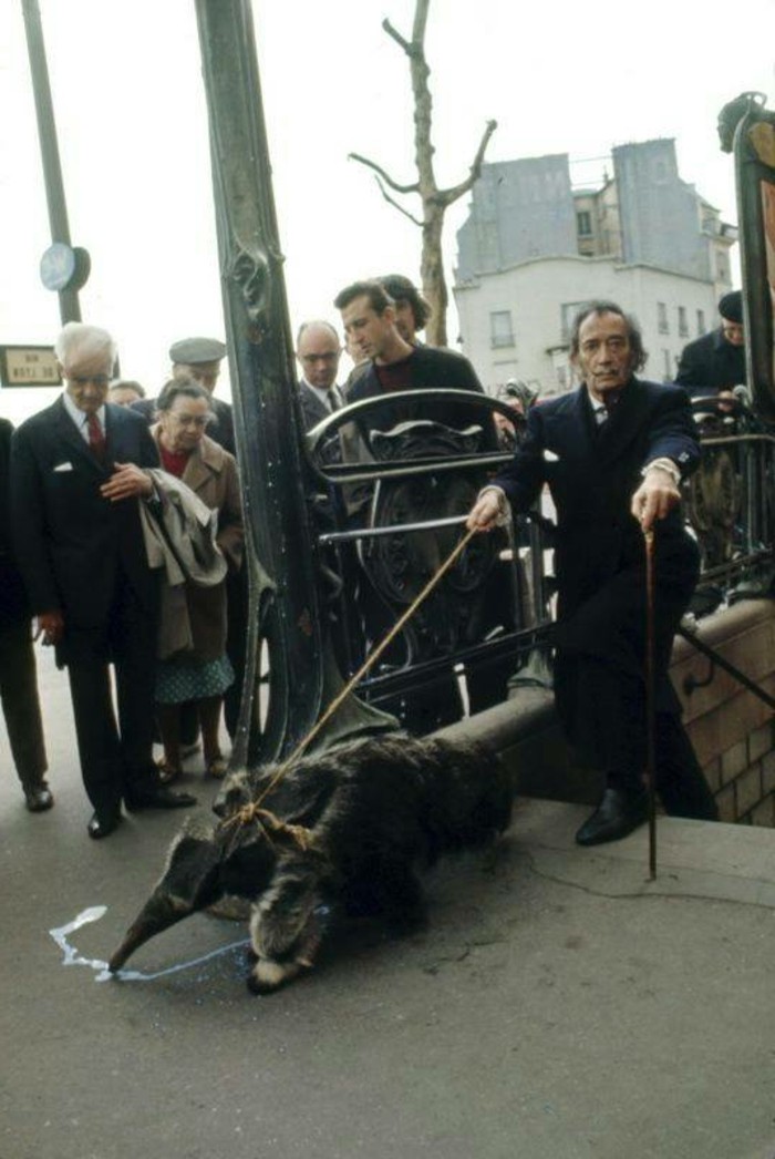Salvador Dali Paris 1969 Exotic Pets Anteater Subway redimensionado