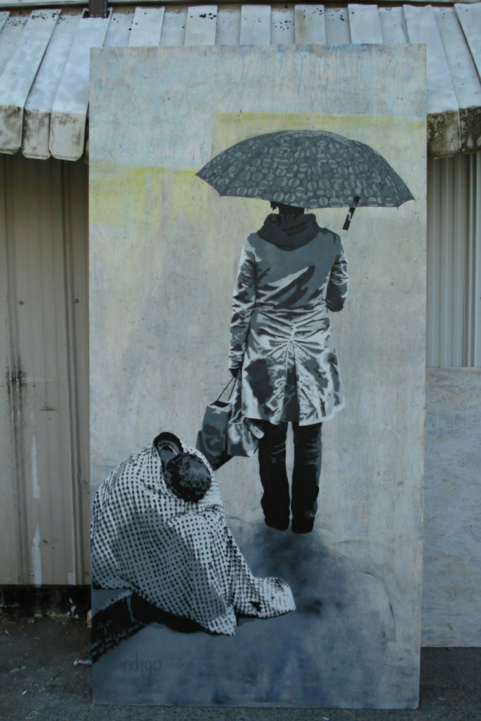 artiste graffiti Pochoir femme mendiants parapluie