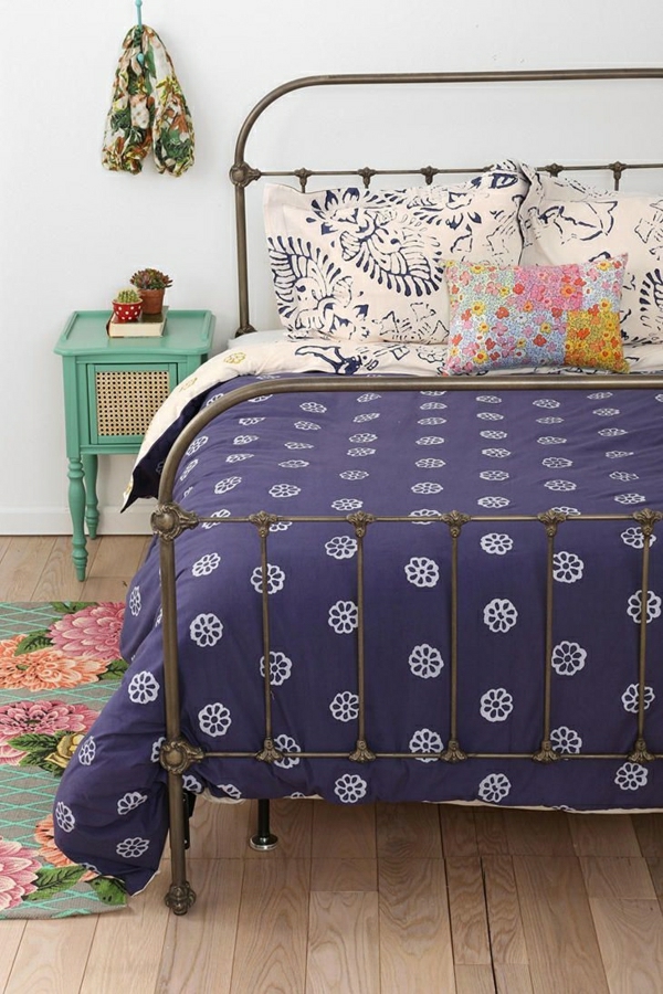 cama dormitorio macetas-ropa de cama y almohada púrpura bufanda verde menta mesilla de noche flor de la decoración de la alfombra