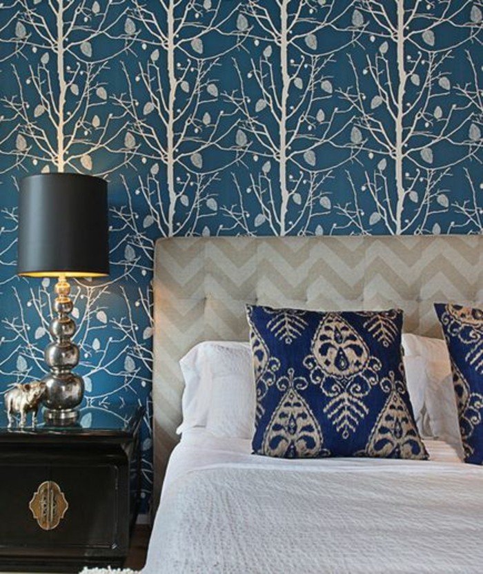 Makuuhuoneen tyylikkäät kalusteet fancy-wanddeko-tapetti-blue-tyylikäs-tapetti