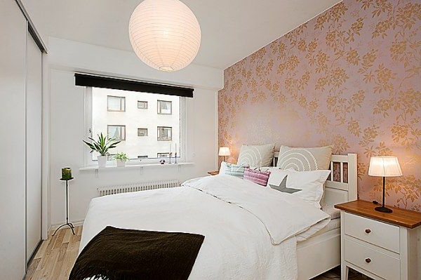 卧室设计，在斯堪的纳维亚风格的有趣的磁带片与花卉图案纸吊灯