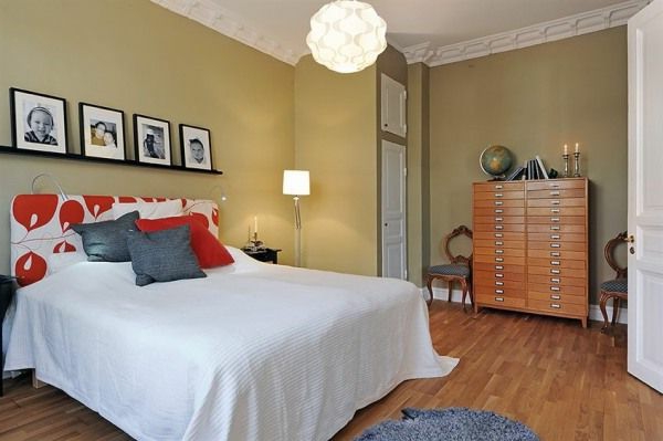 卧室设计，在斯堪的纳维亚风格的橄榄绿色长城Porträtphotografie高于墙艺