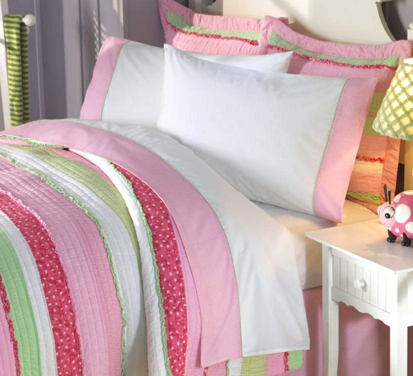 Спалня-в-розово-розово - постелки