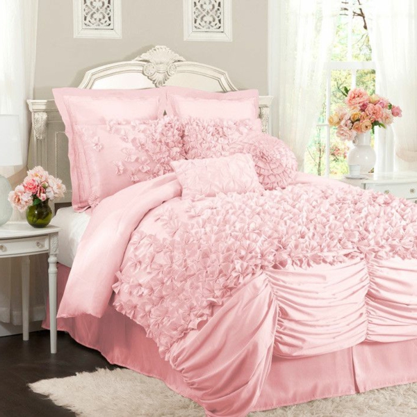 Спалня в розово бельо големи