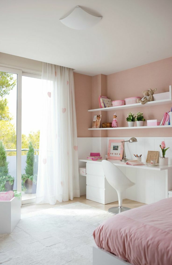 Chambre en rose couleur lumière mur rose
