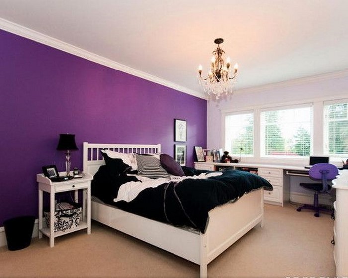 Makuuhuone-violetti-A-hätkähdyttävä koristelu