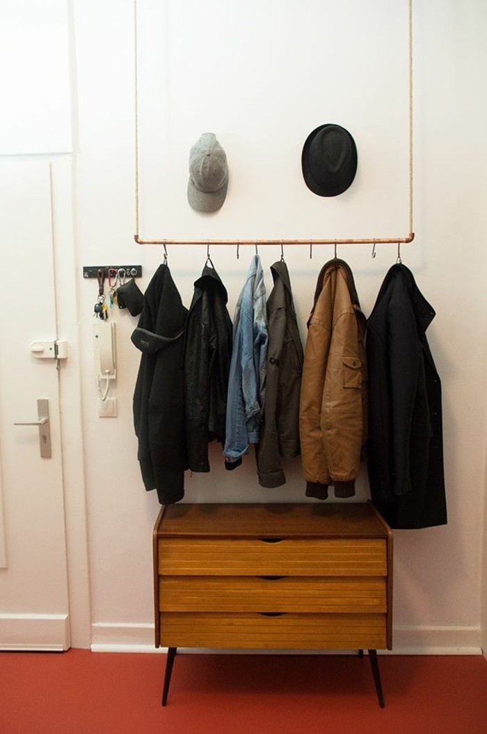 Étroit couloir idées-bricolage-garde-robe et brun-chaussure armoire